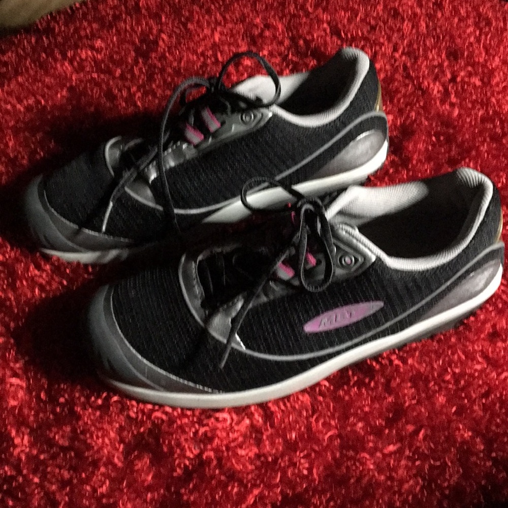NWOT MBT Walking Rocker Tennis Shoes Size 7